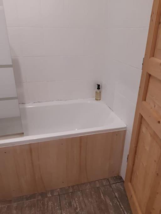 Charmante Maison Renovee, Proche Lac Et Centre-Ville LʼIsle-Jourdain Εξωτερικό φωτογραφία